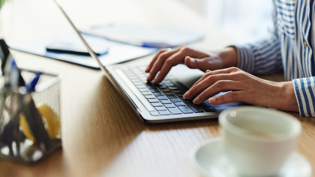 38313f 20250915 close up of a businesswoman working on laptop in the office 2000