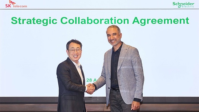 SKT CEO RyuYoung sang left Schneider Electric EVP PankajSharma right 648