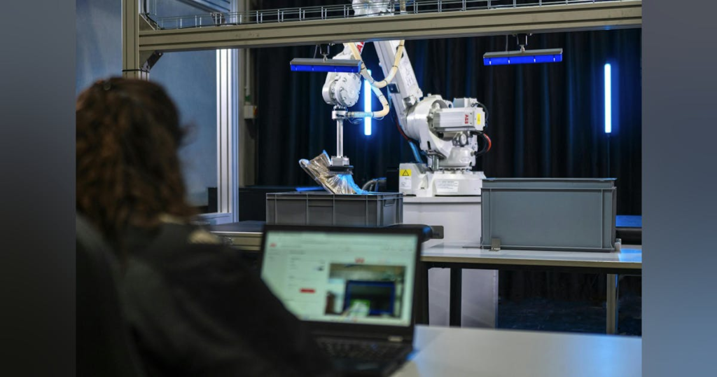 68d5545ae25450d7ae04babf landing ai operator programming ai