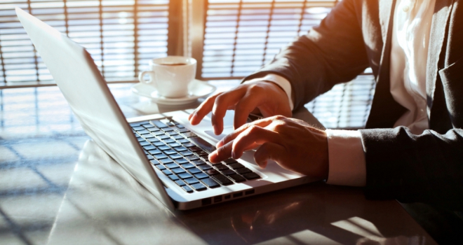 Comparative Analysis of AI Automation Tools: FlowMind AI and Industry Leaders 2 computer business broker chat tech 7073