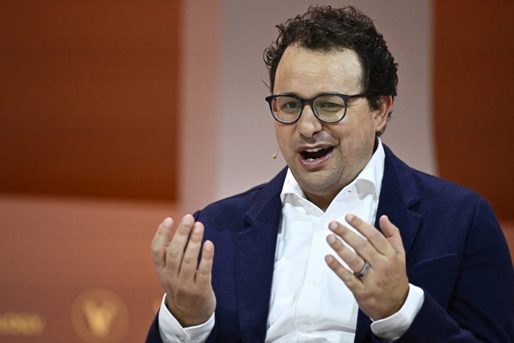 Comparing Automation Solutions: FlowMind AI vs. Leading Industry Tools 8 anthropic ceo dario amodei