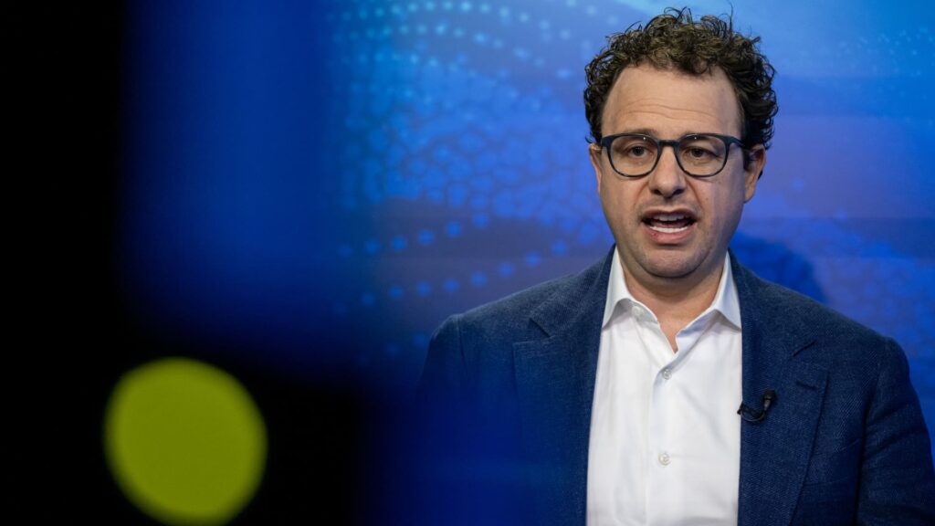 Comparative Analysis of Automation Solutions: FlowMind AI Versus Leading Tools 2 108239382 1765318074991 gettyimages 2250345560 AMODEI INTERVIEW