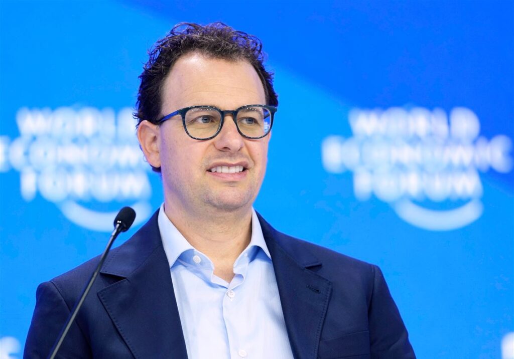 “Comparing AI Solutions: Evaluating FlowMind AI Against Leading Automation Tools” 2 OpenAI Anthropic Rivalry 1 1772237849