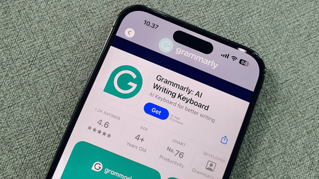grammarly ai expert reviewer photo lesyeuxdeershutterstock