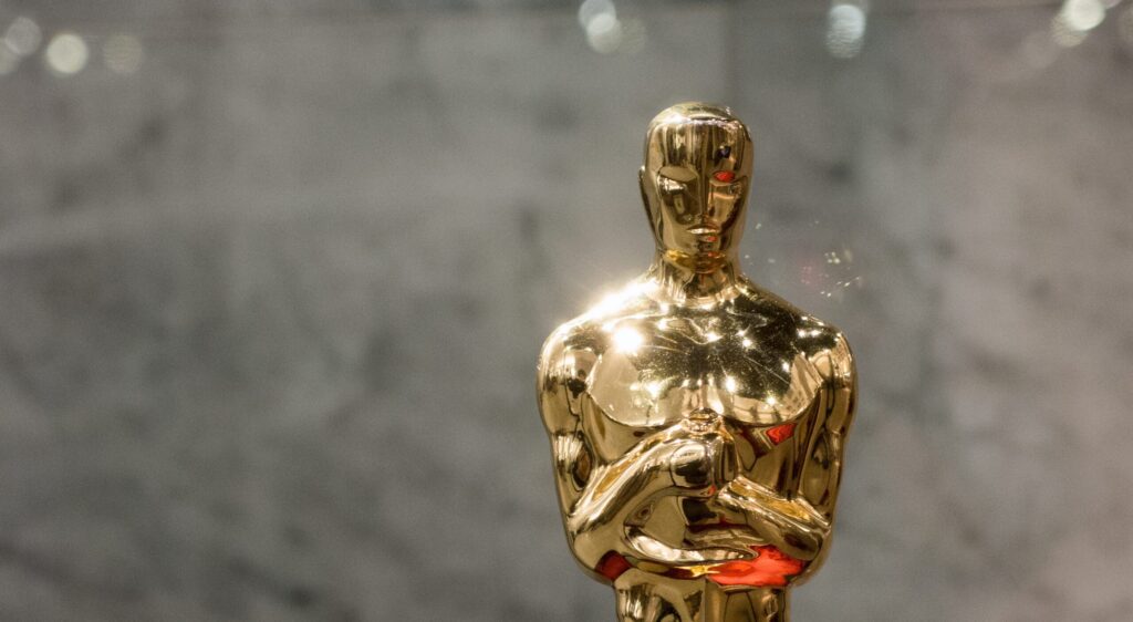 Oscar Statuette 1 scaled